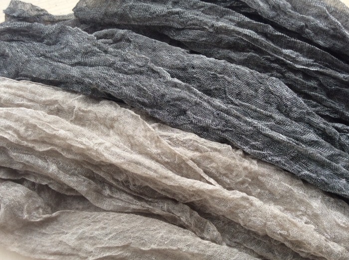 ショールを染める